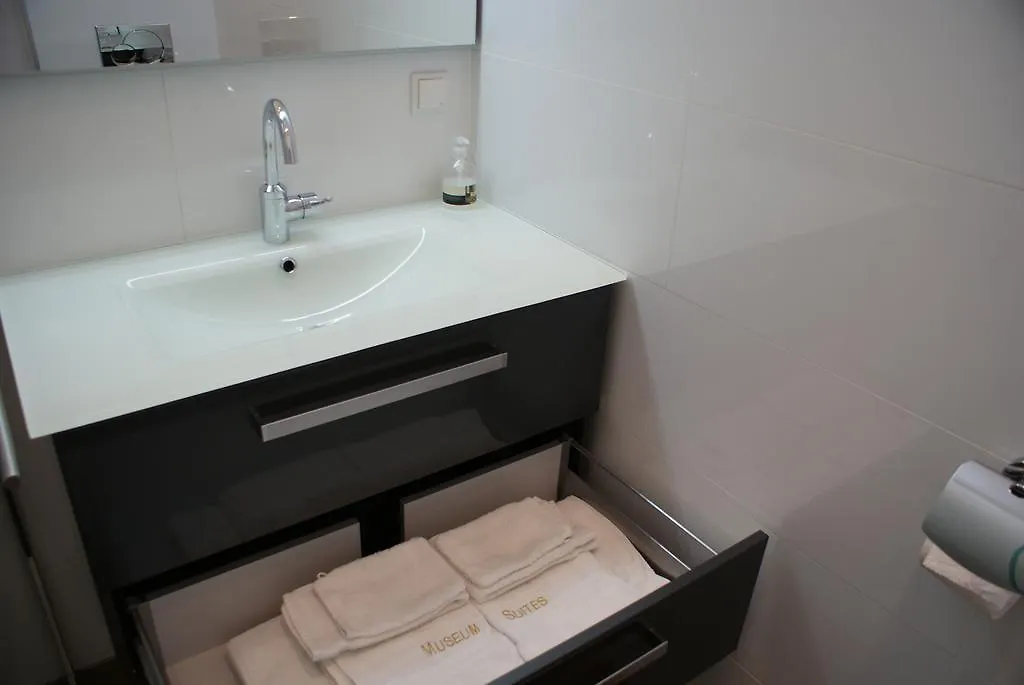 Museum Suites Amszterdam 4*,